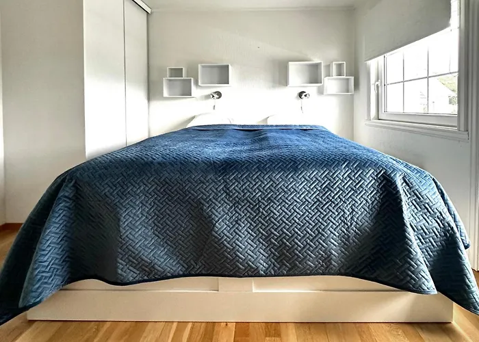 Hus Med Panoramutsikt I Bud